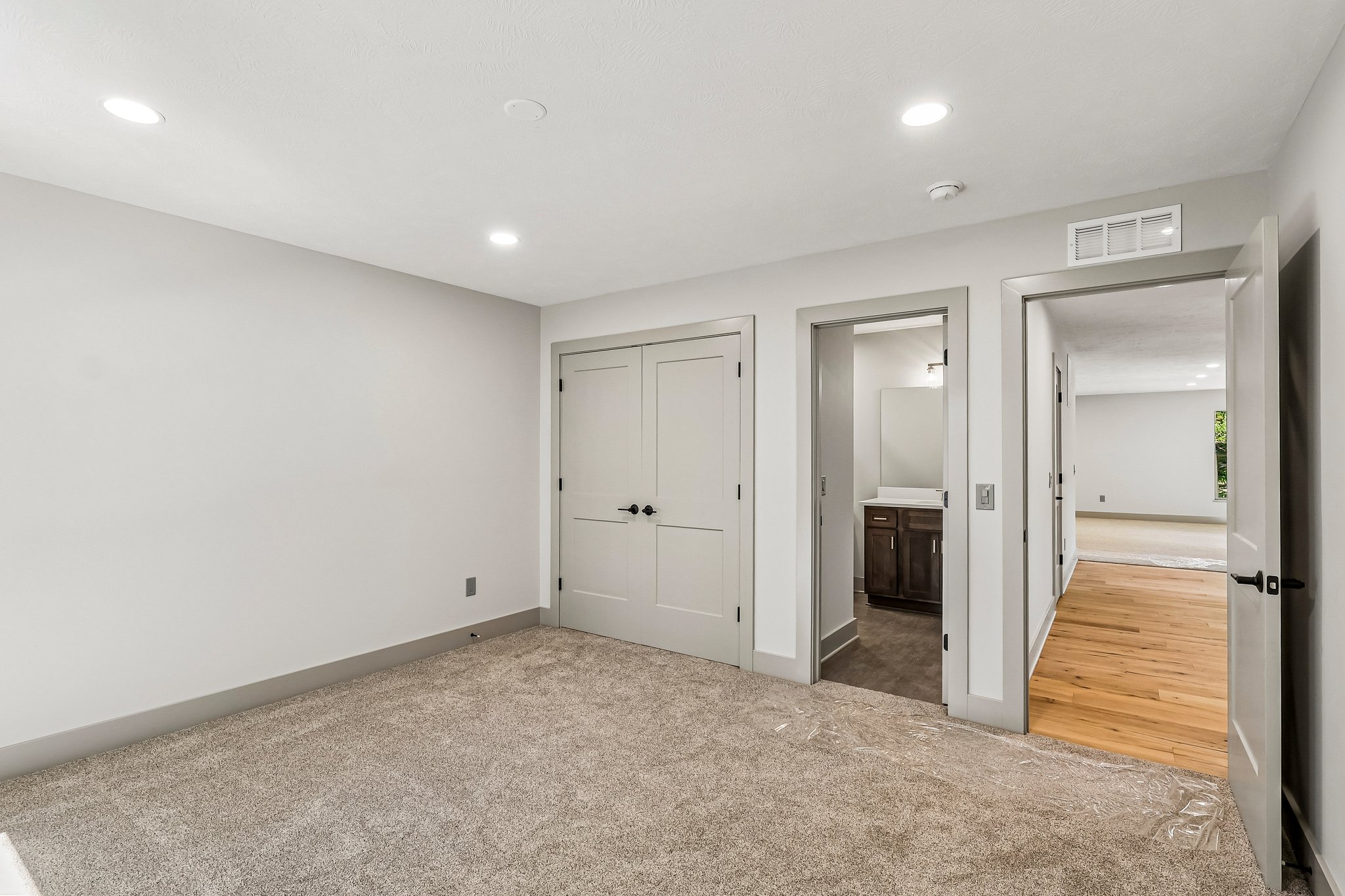 E Mohawk Dr 243-S1706-038.jpg