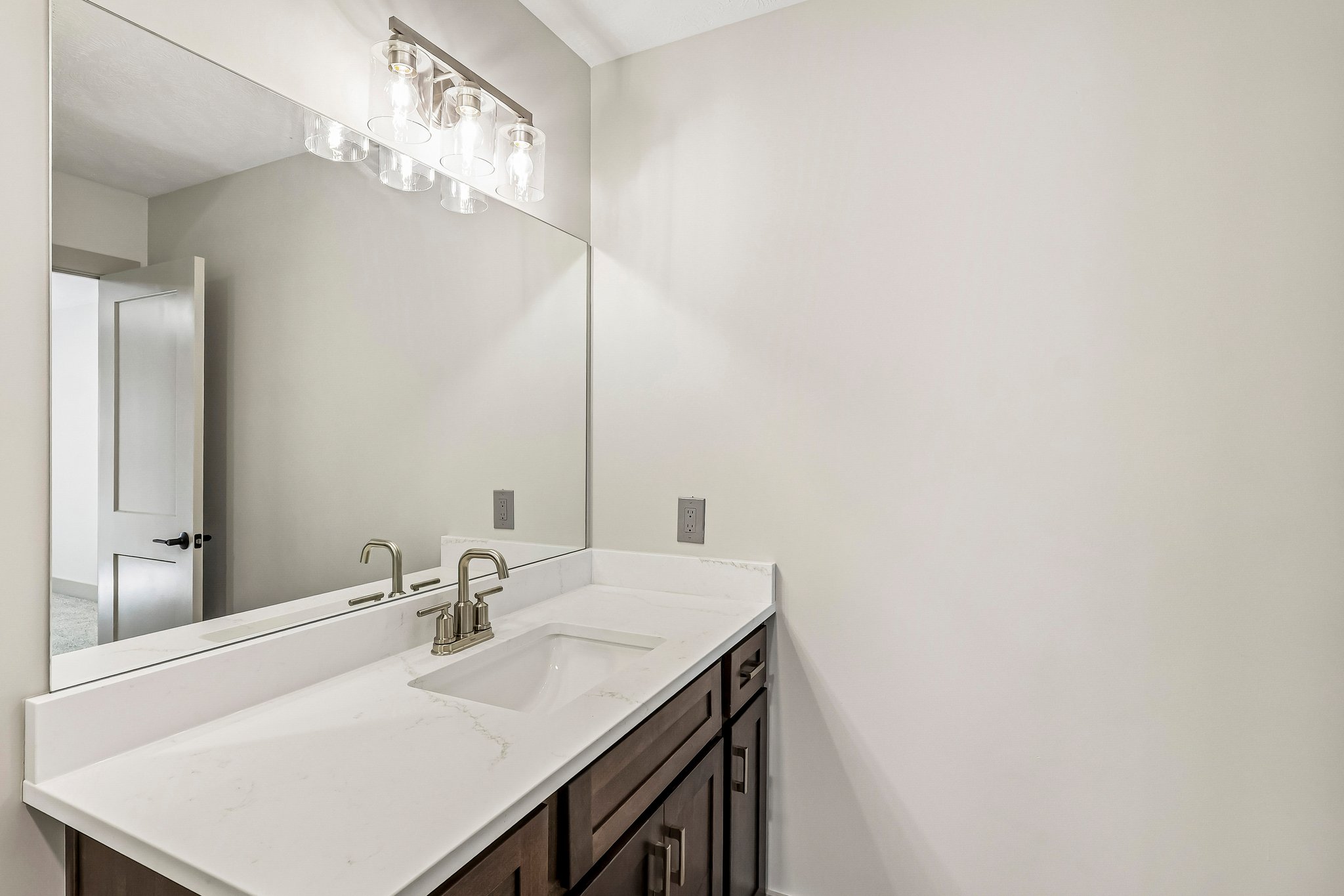E Mohawk Dr 243-S1706-040.jpg