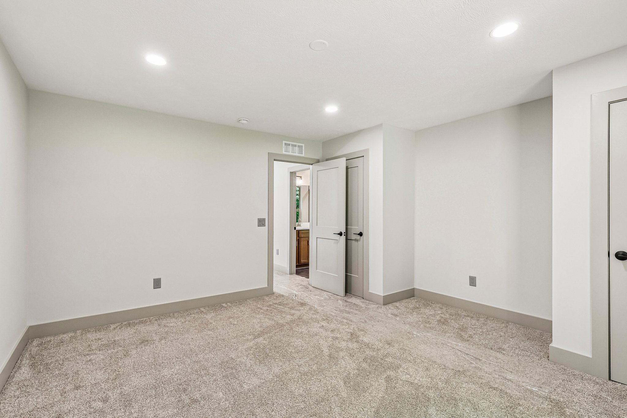 E Mohawk Dr 243-S1706-049.jpg