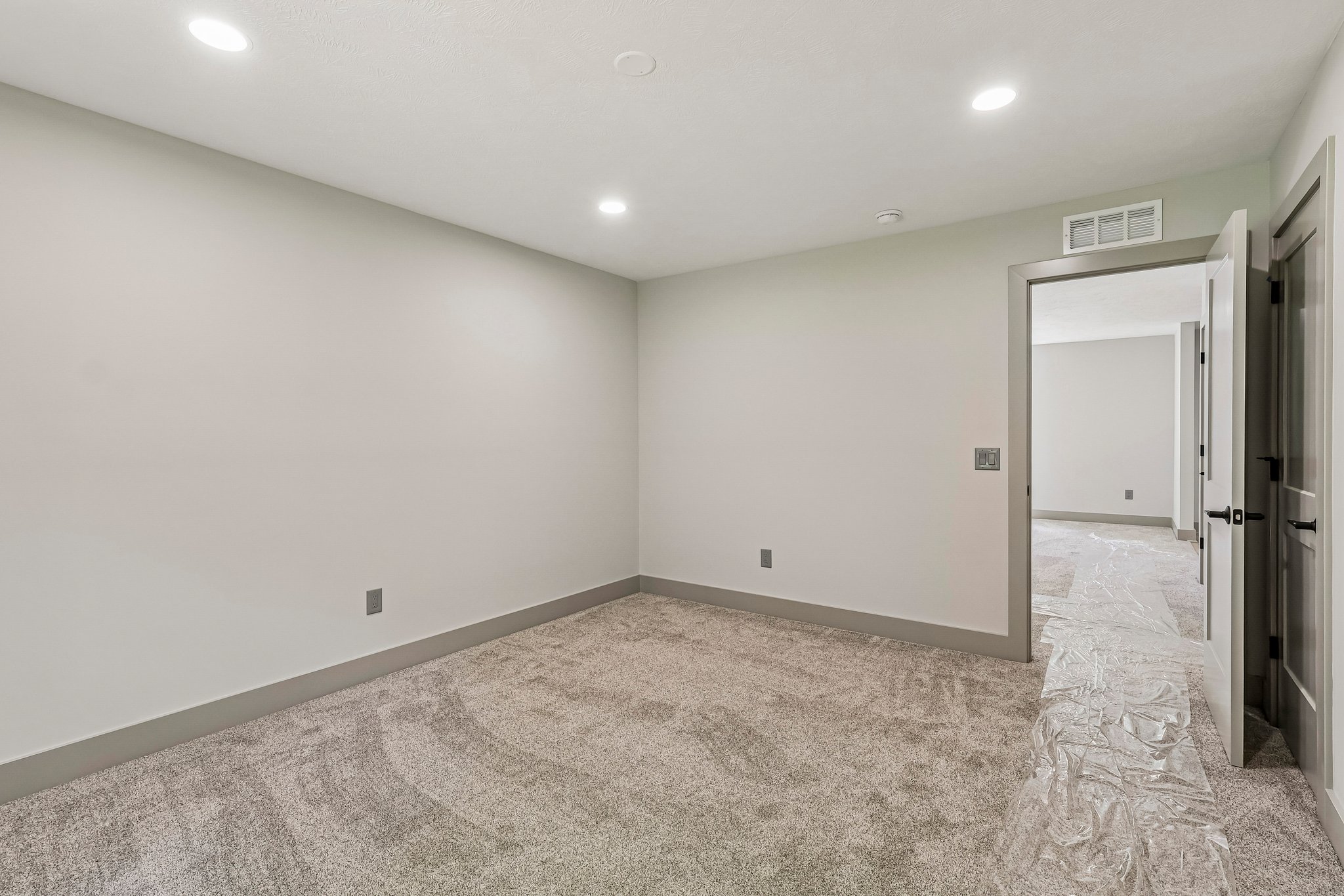 E Mohawk Dr 243-S1706-050.jpg