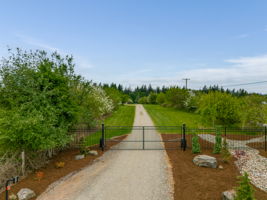 Gate