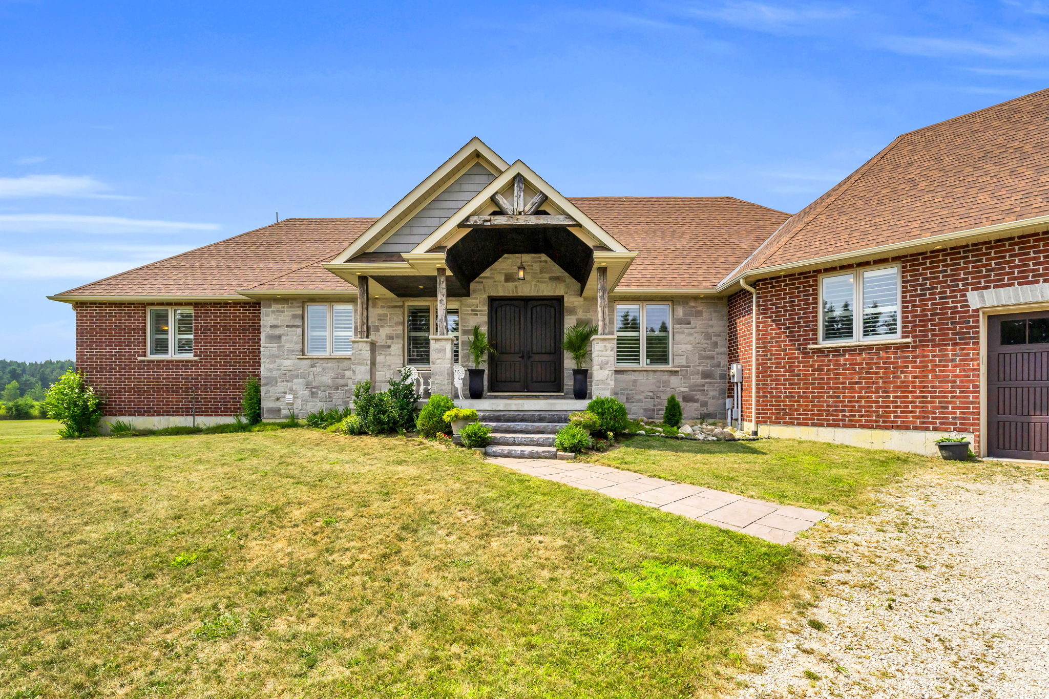 Front Porch/Entrance