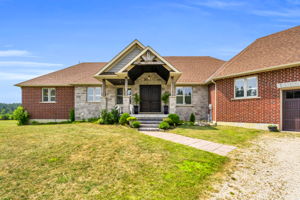 Front Porch/Entrance