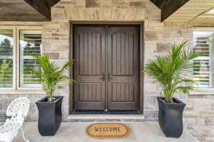 Front Porch/Entrance