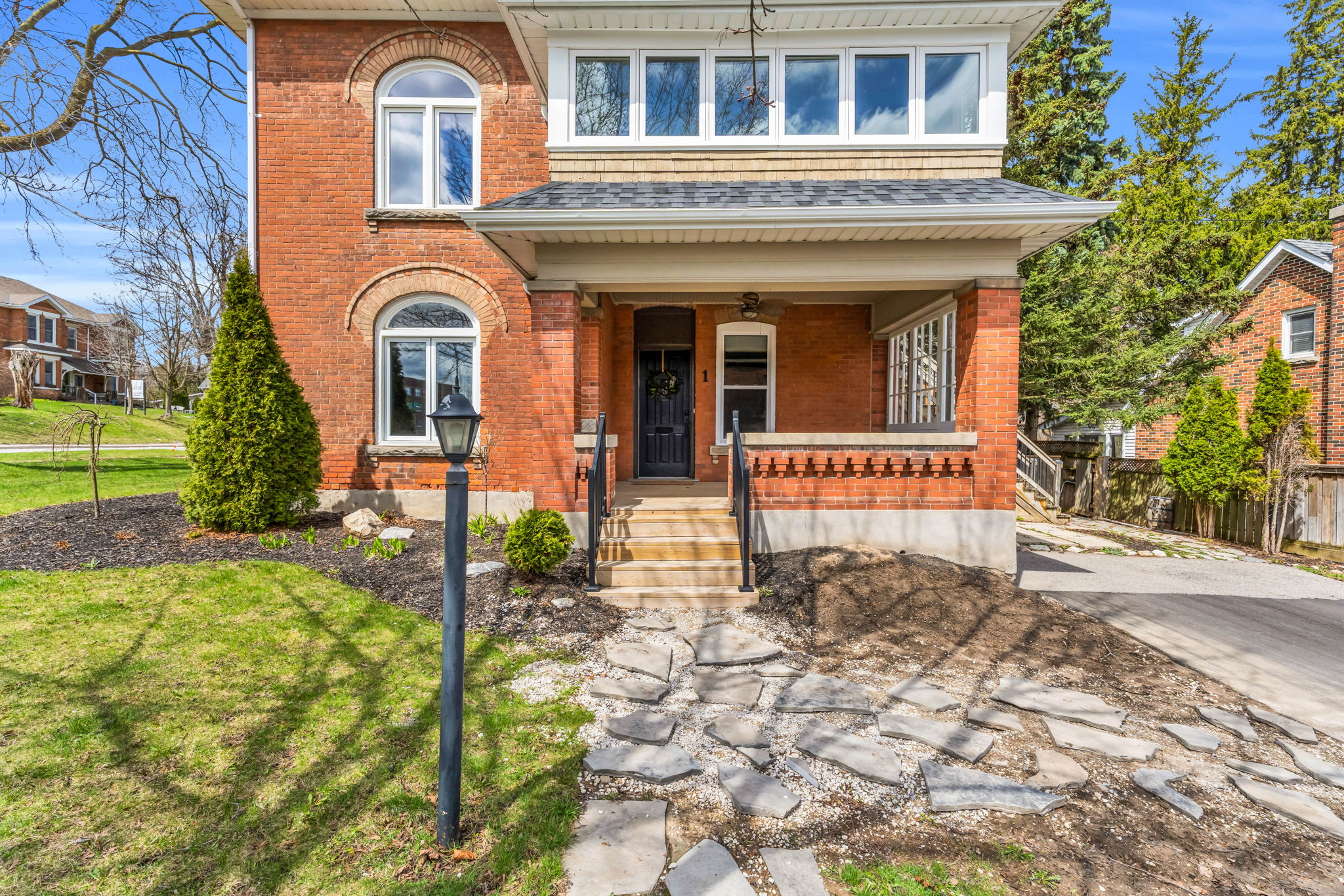 Front Porch/Entrance