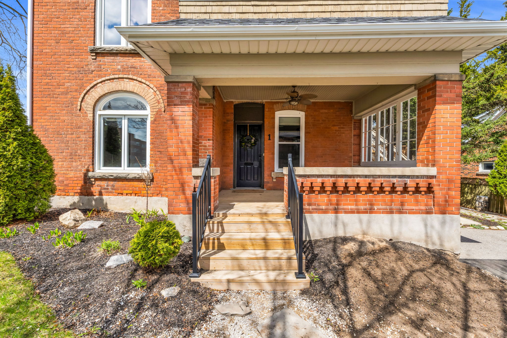 Front Porch/Entrance