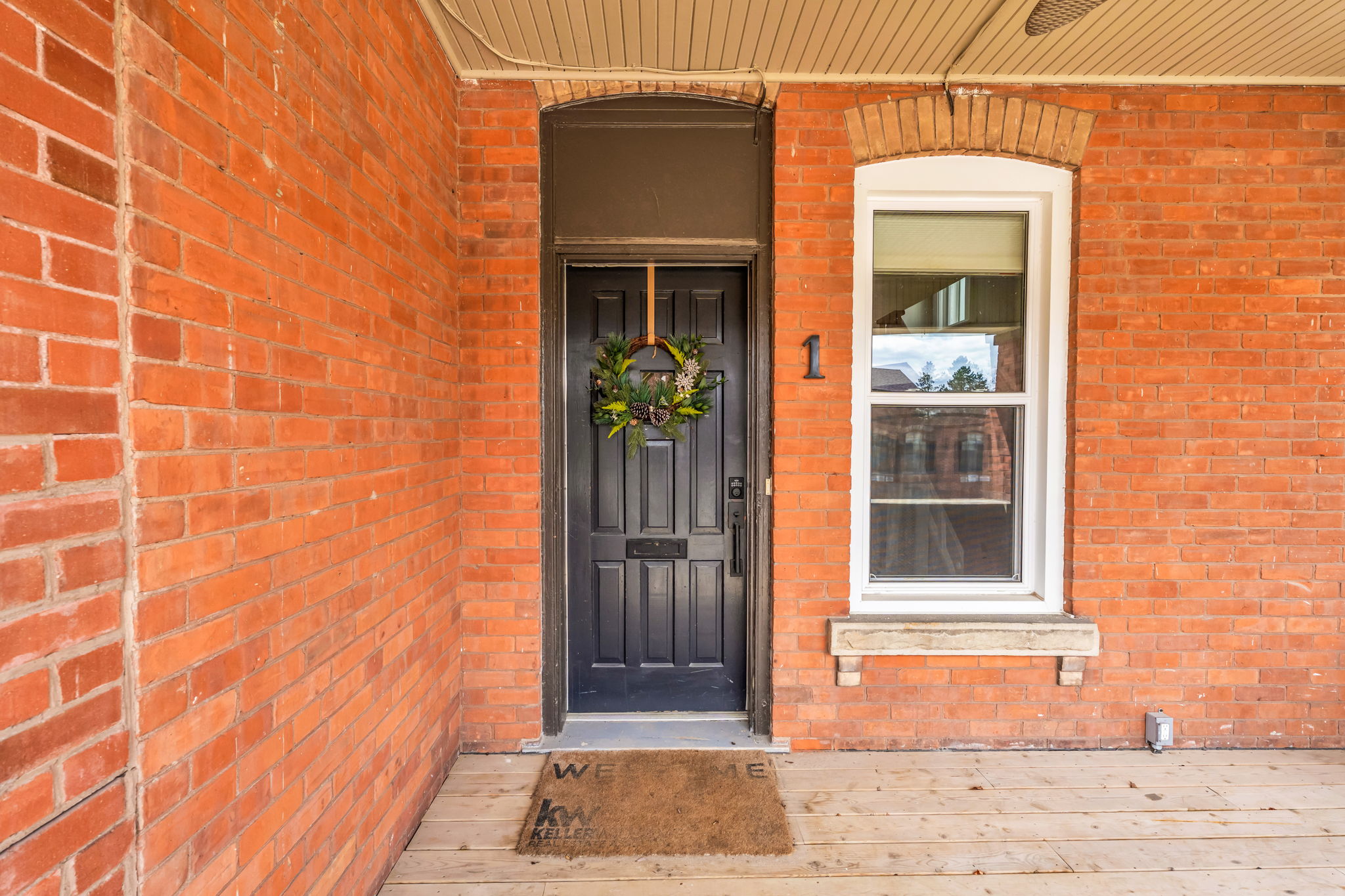 Front Porch/Entrance