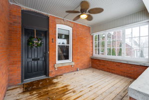 Front Porch/Entrance