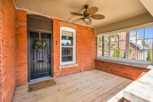 Front Porch/Entrance