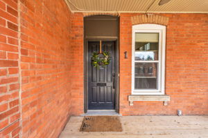 Front Porch/Entrance