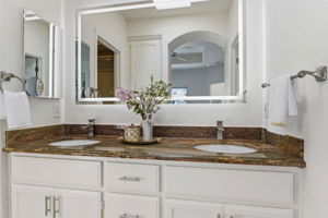 032_F8_1 Arroyo View Cir