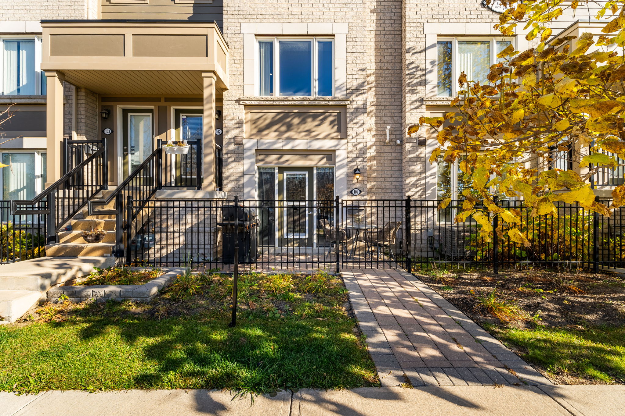 Front Porch/Entrance