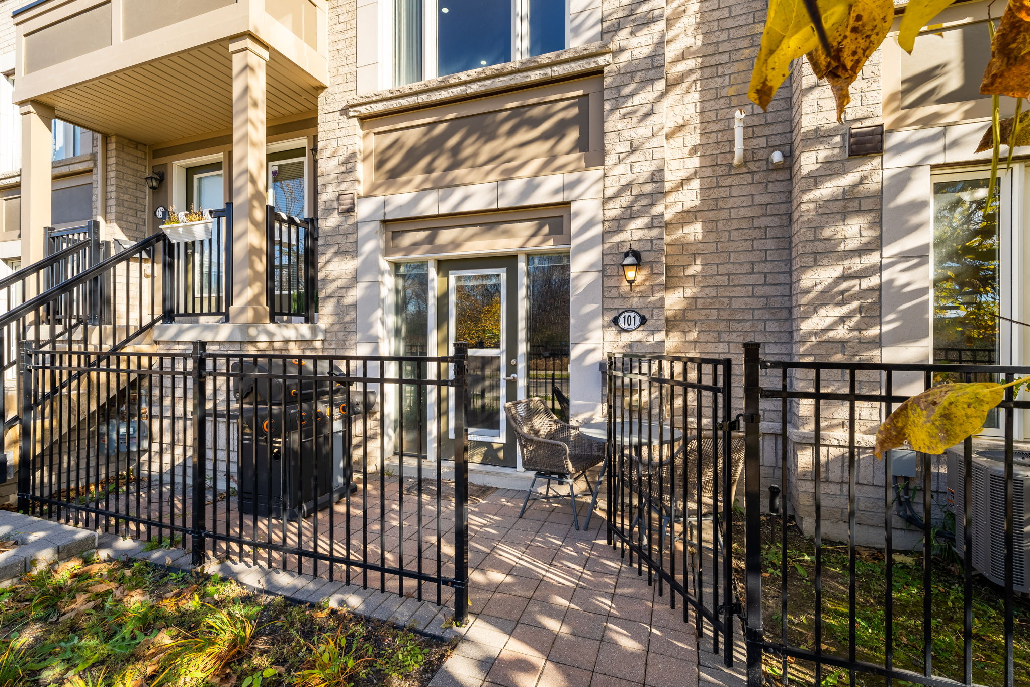 Front Porch/Entrance