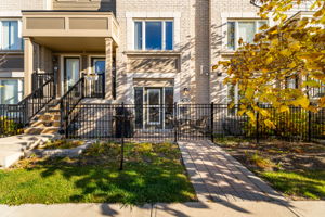 Front Porch/Entrance