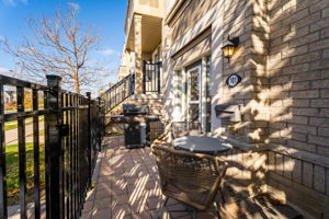 Front Porch/Entrance