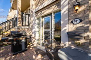 Front Porch/Entrance