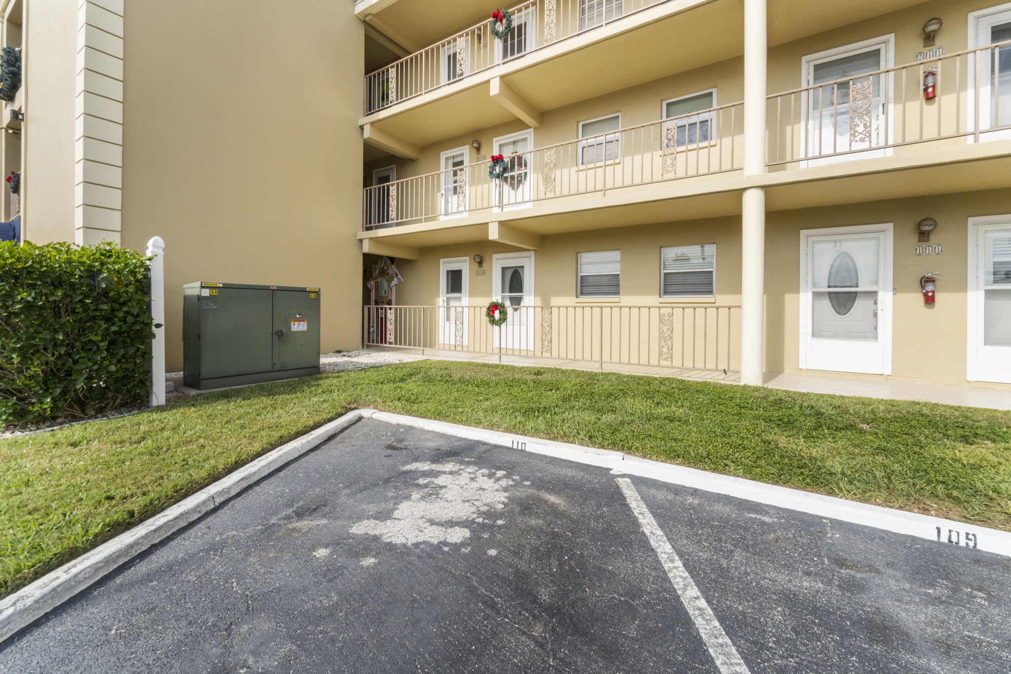 1 Boca Ciega Point Blvd, St. Petersburg, FL 33708