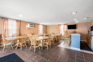 1 Brown Ave, Amesbury, MA 01913, USA Photo 4