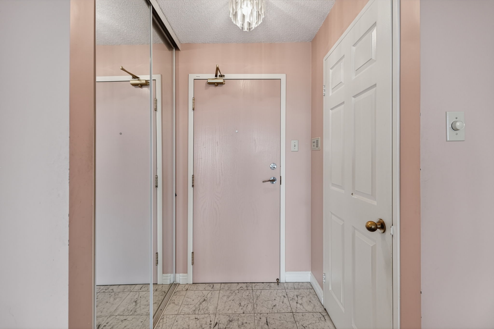 1 Clark Ave W 1606 Vaughan, ON L4J 7Y6