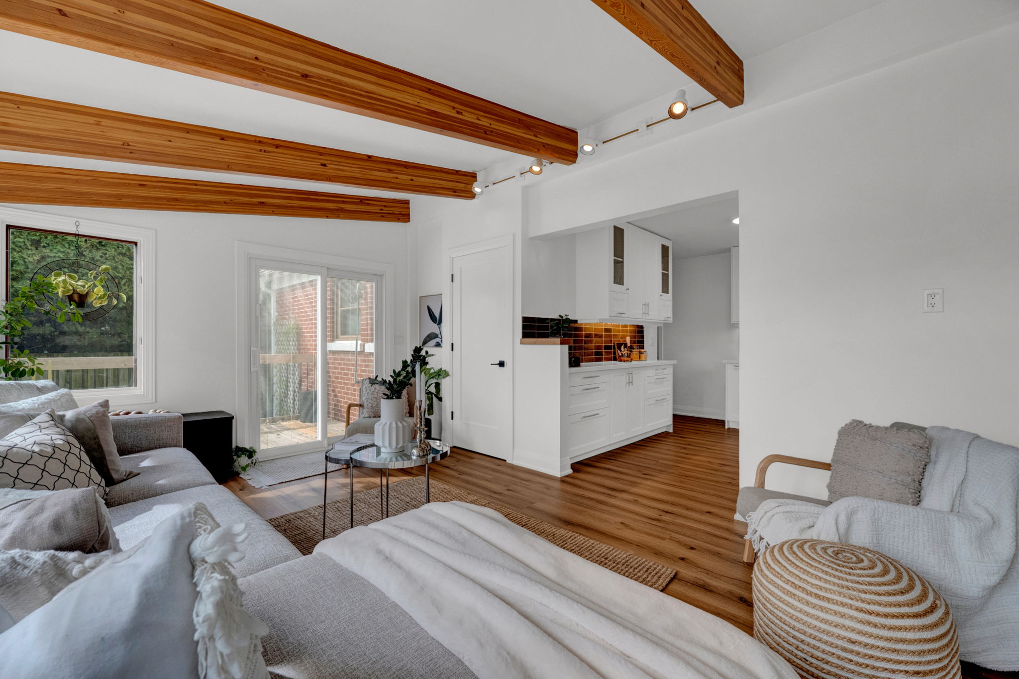  Photo 90
