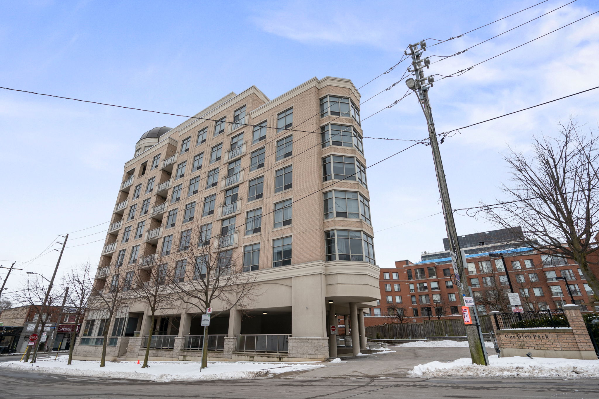 1 Glen Park Ave Unit 201 Toronto, ON M6B 4M5