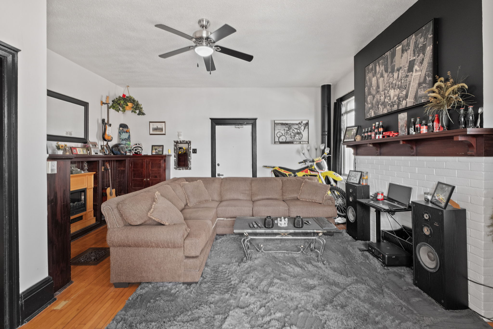  Photo 11