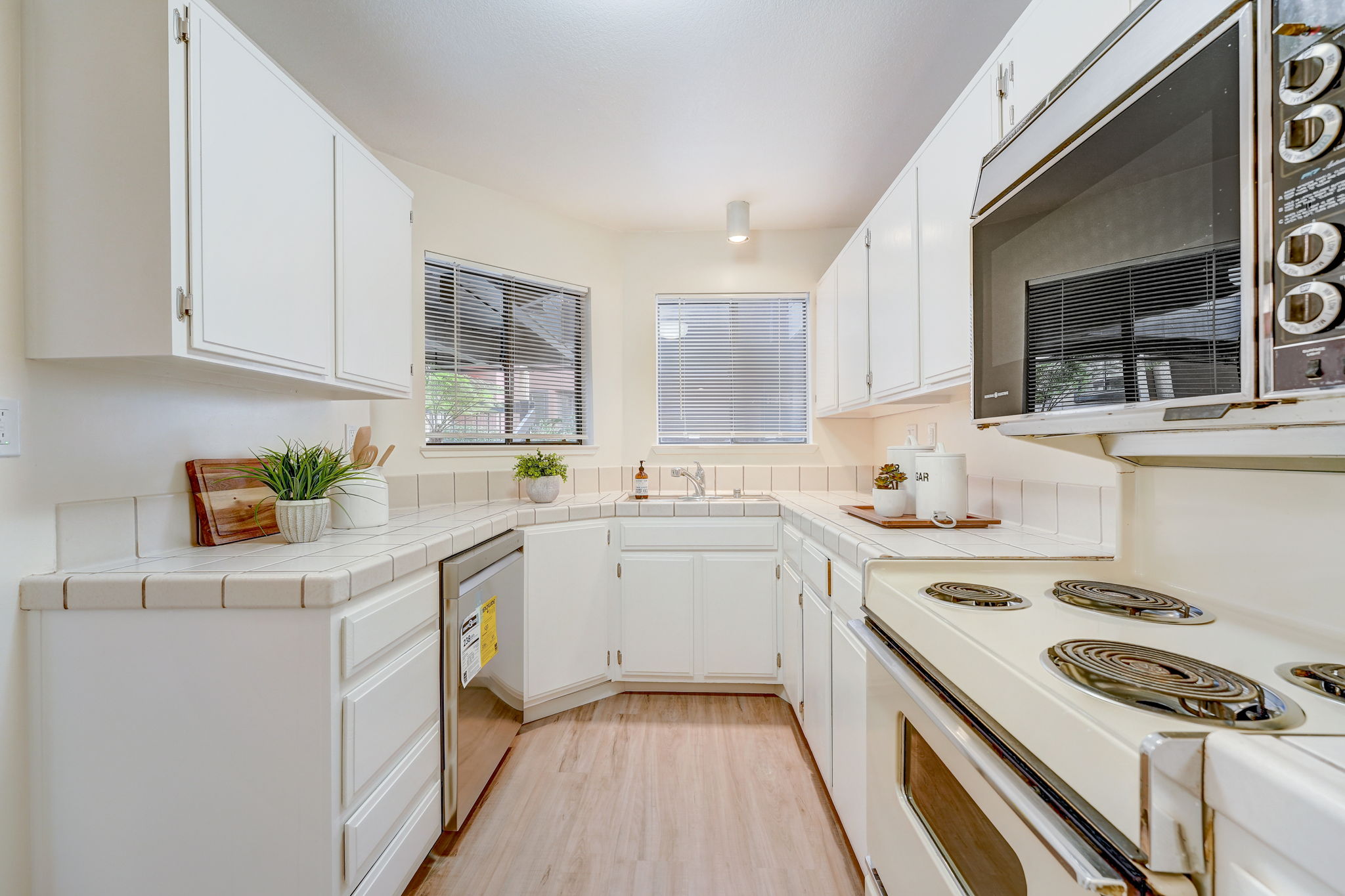Laurel St-024