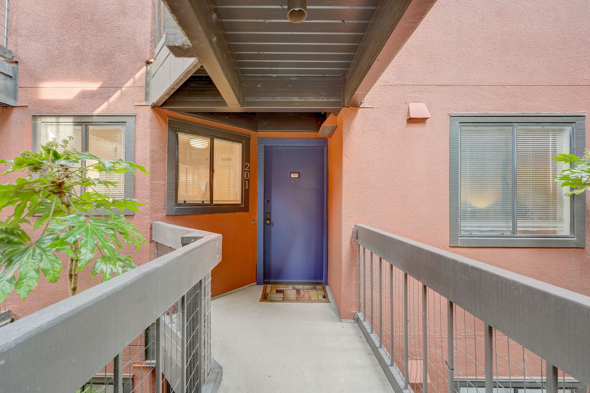 Laurel St-007