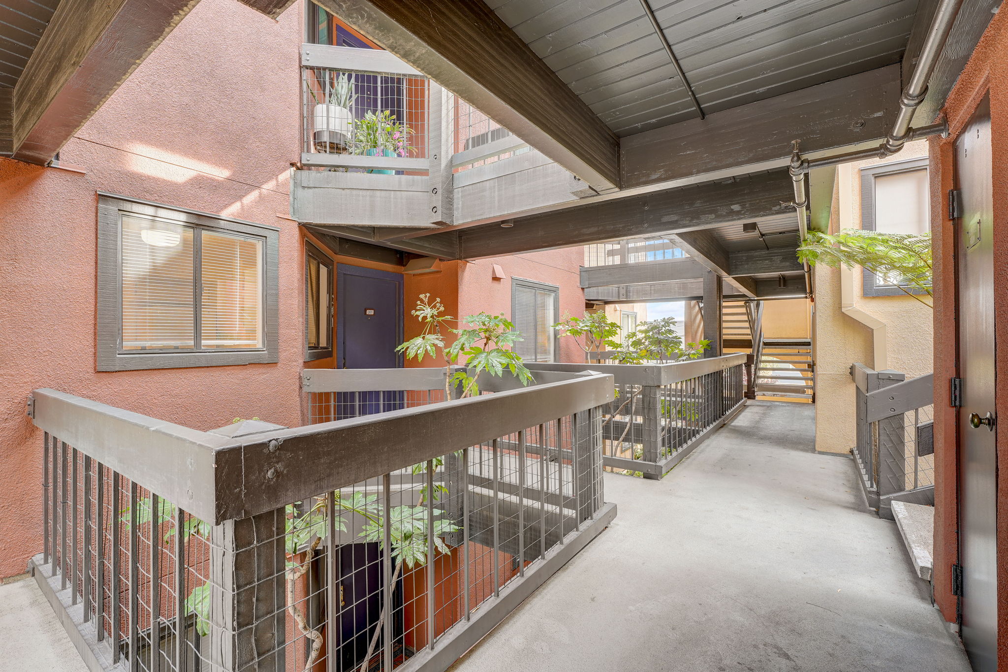 Laurel St-006