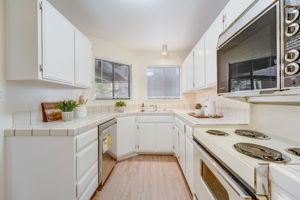 Laurel St-024