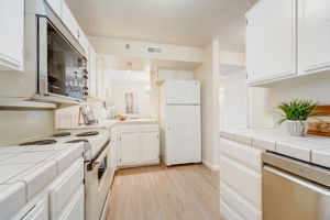 Laurel St-027