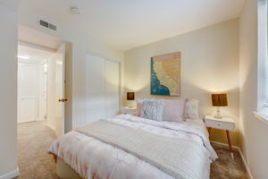 Laurel St-036