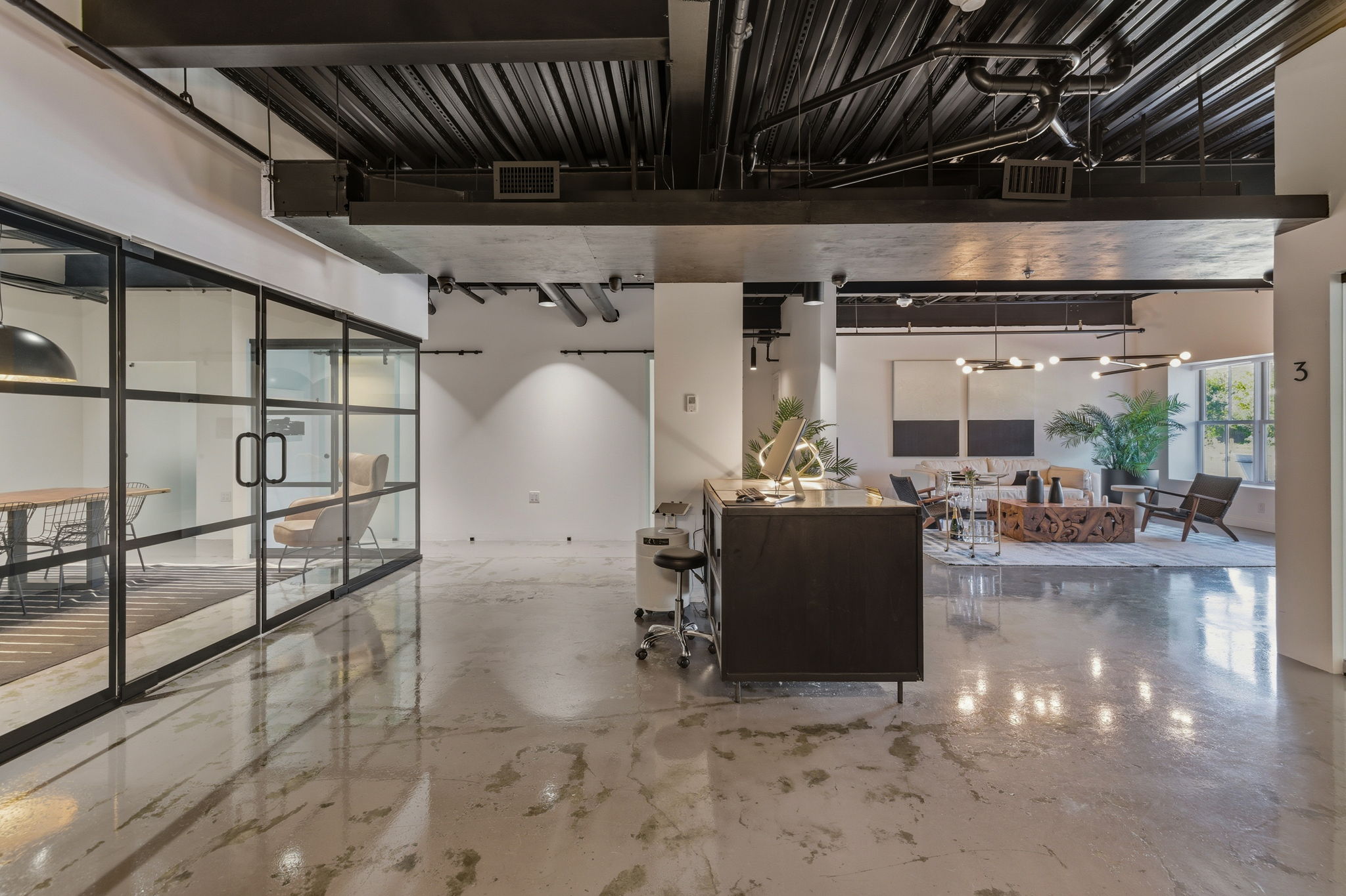 View towards 2 treatment rooms