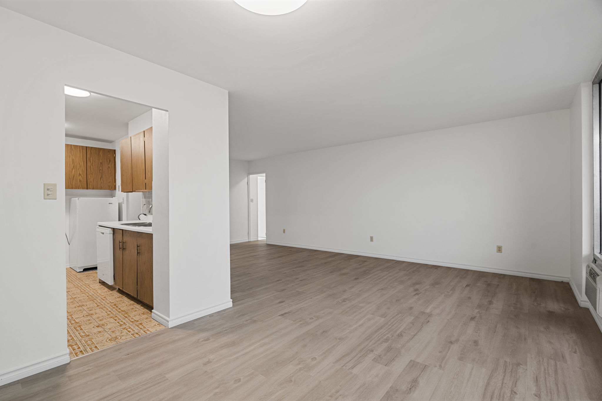 1 Massey Square Unit 2610 Toronto, ON M4C 5L4
