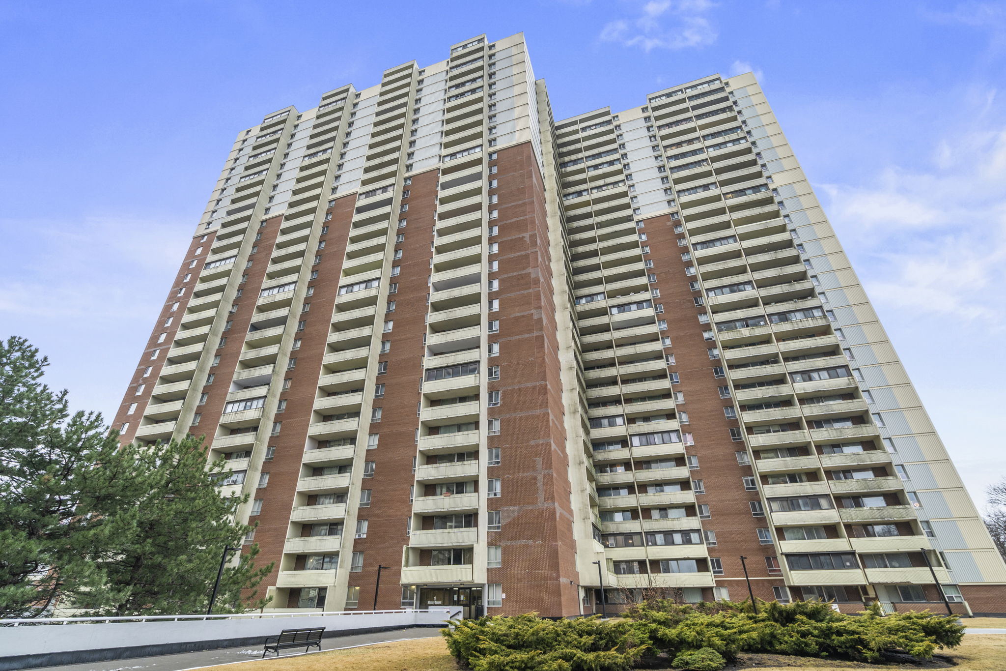 1 Massey Square Unit 2610 Toronto, ON M4C 5L4
