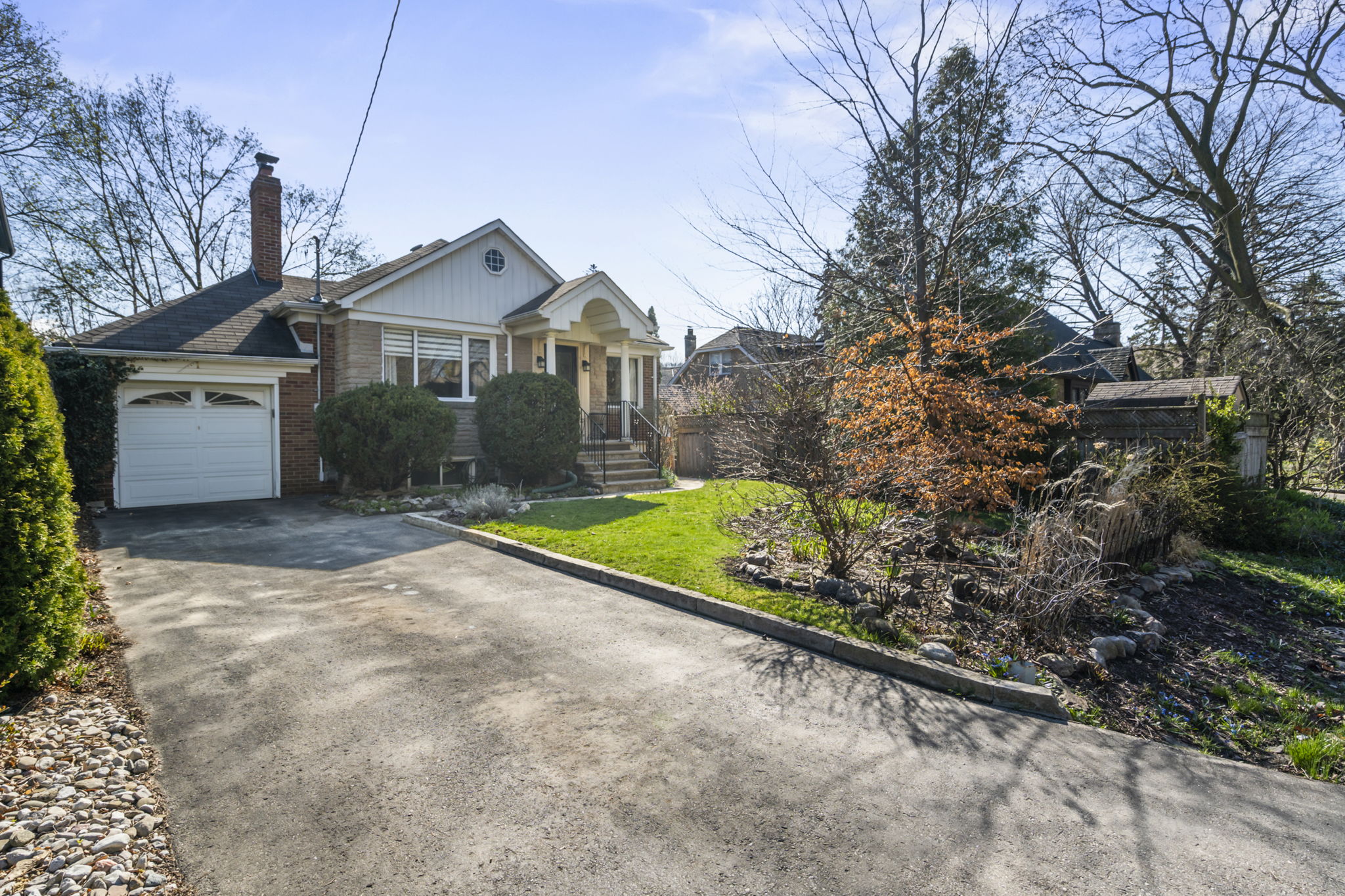 1 Orchard Crescent Toronto, ON M8Z 3C9