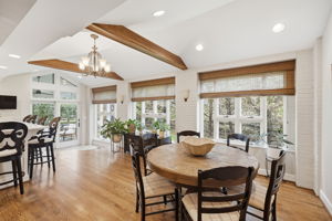 Breakfast Area with access to Flagstone Patio