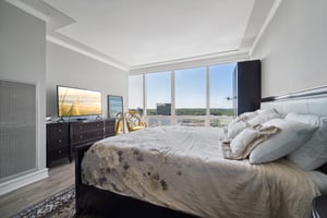 Renaissance Square 24E-025.jpg