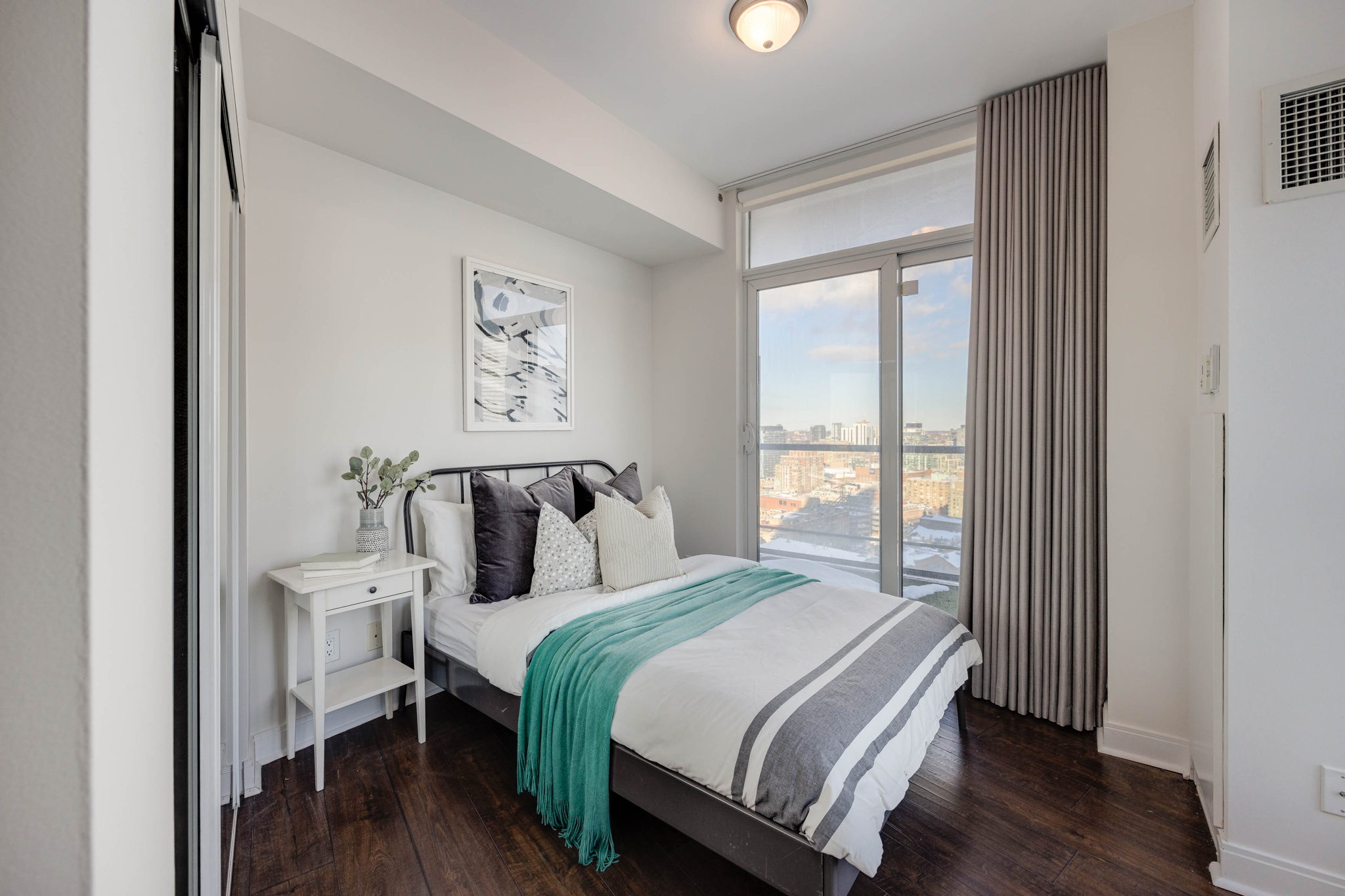 Toronto property showcase — delivered property photograph 17