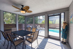 Private & airy Screened-in Porch with dining.