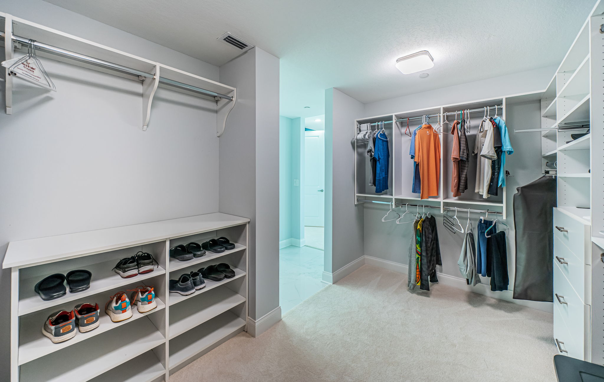 Master Bedroom Walk-in Closet1b