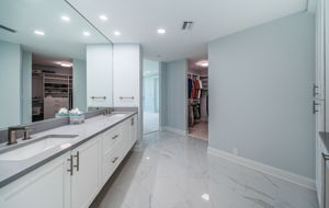 Master Bathroom1d
