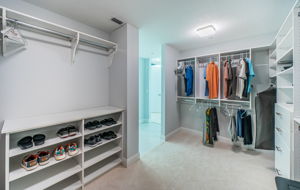 Master Bedroom Walk-in Closet1b