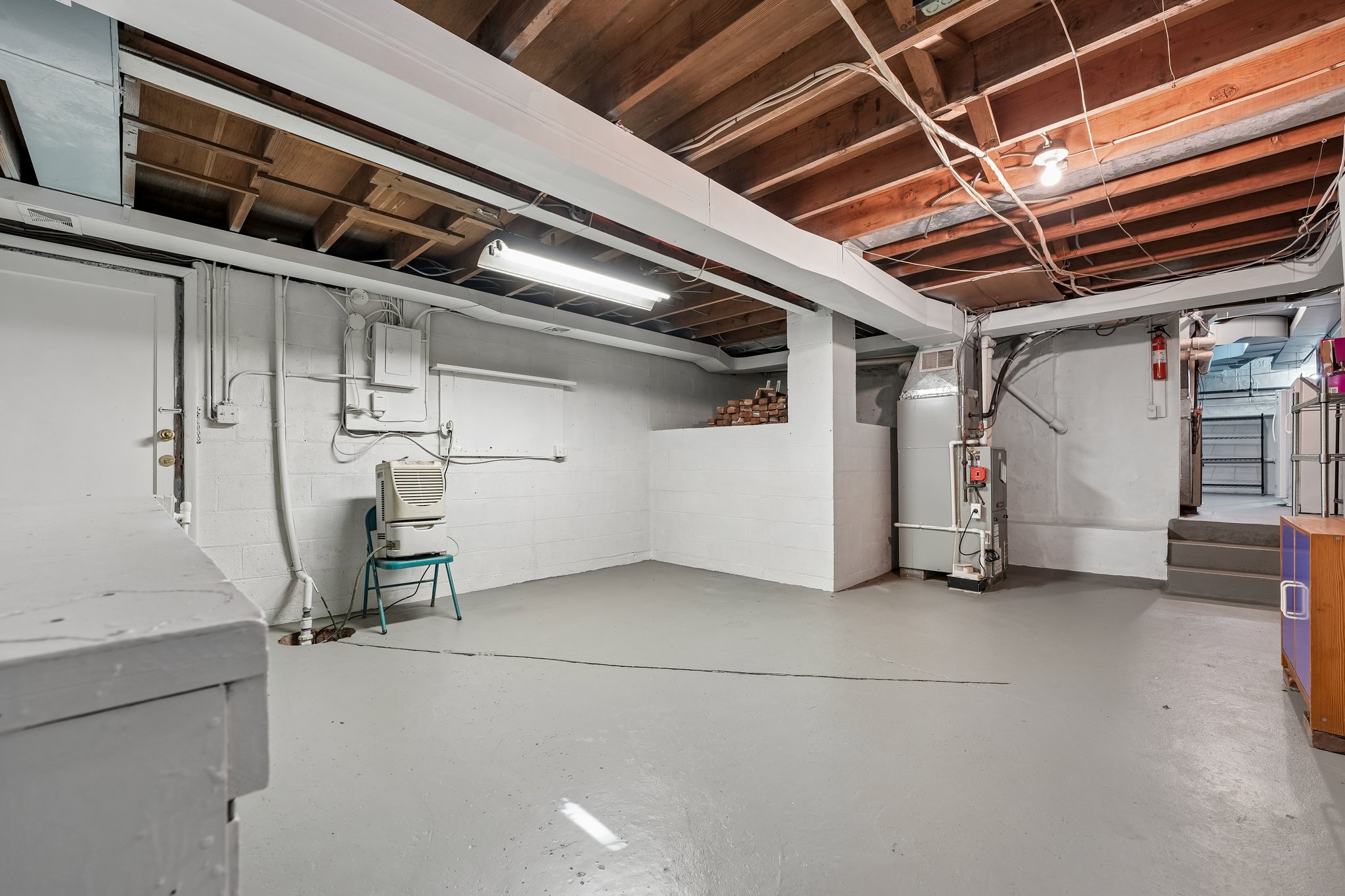 DSC00236.jpghttps://cdn.aryeo.com/listings/1-seneca-pl-montclair-nj-07043-28719677/resized/medium/medium-01a0a3c2-85f9-733d-bdfb-956d887bb9ab.jpg