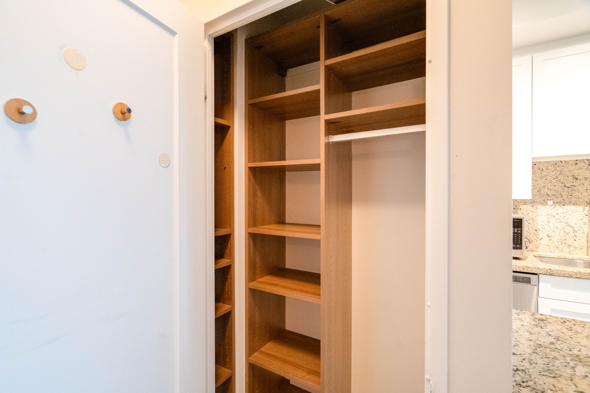1 Shaw St Unit 613 Toronto, ON M6K 0A1
