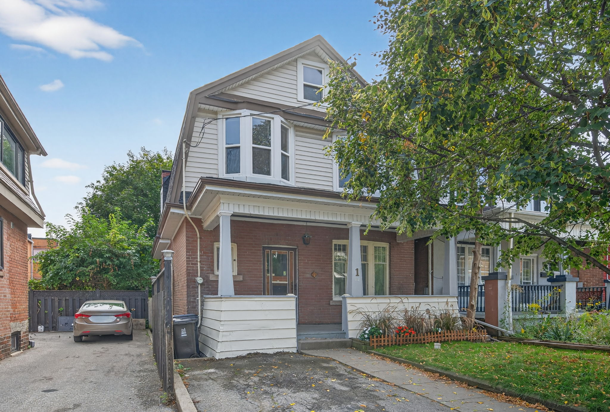 1 Somerville Ave Toronto, ON M6M 4W1