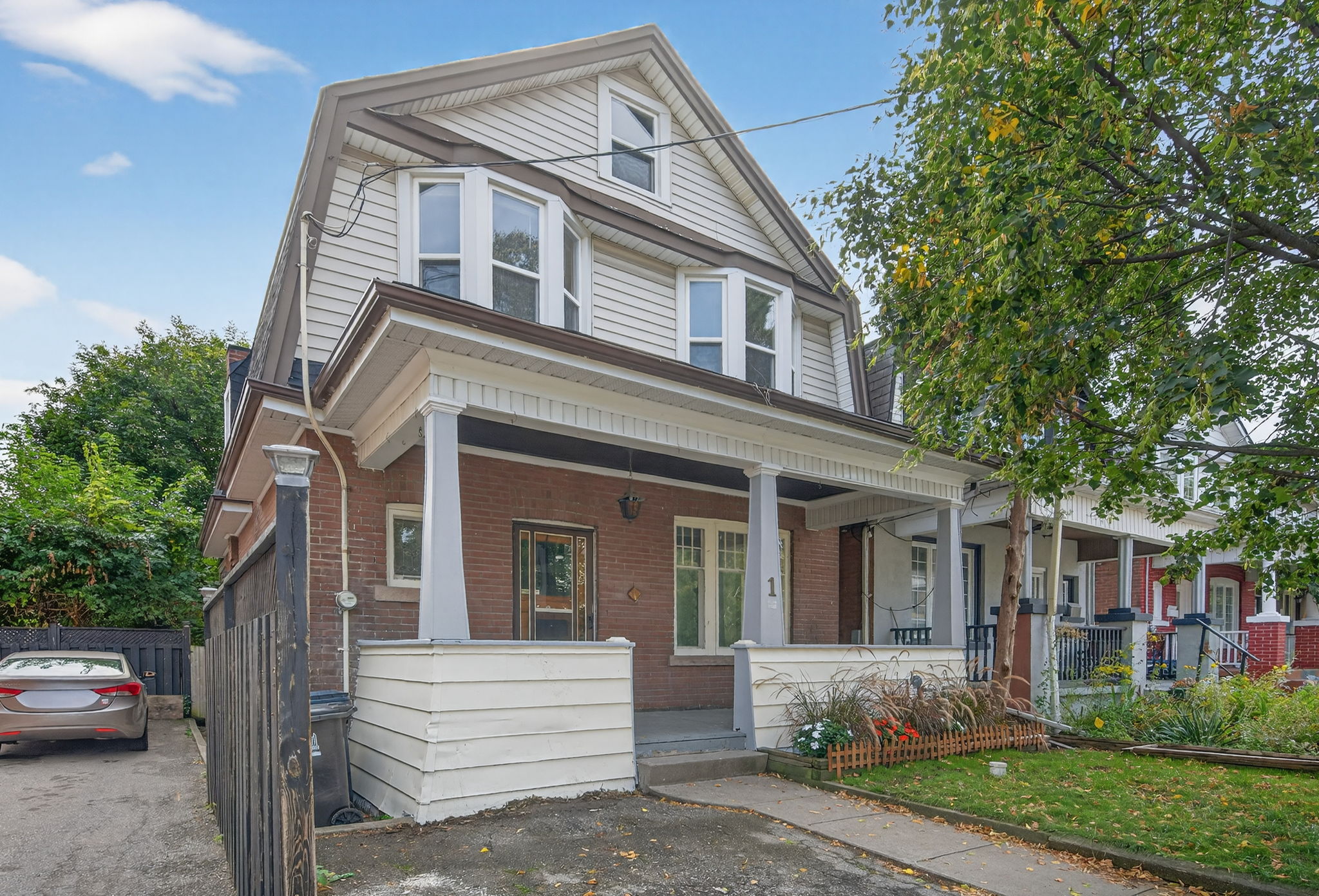 1 Somerville Ave Toronto, ON M6M 4W1