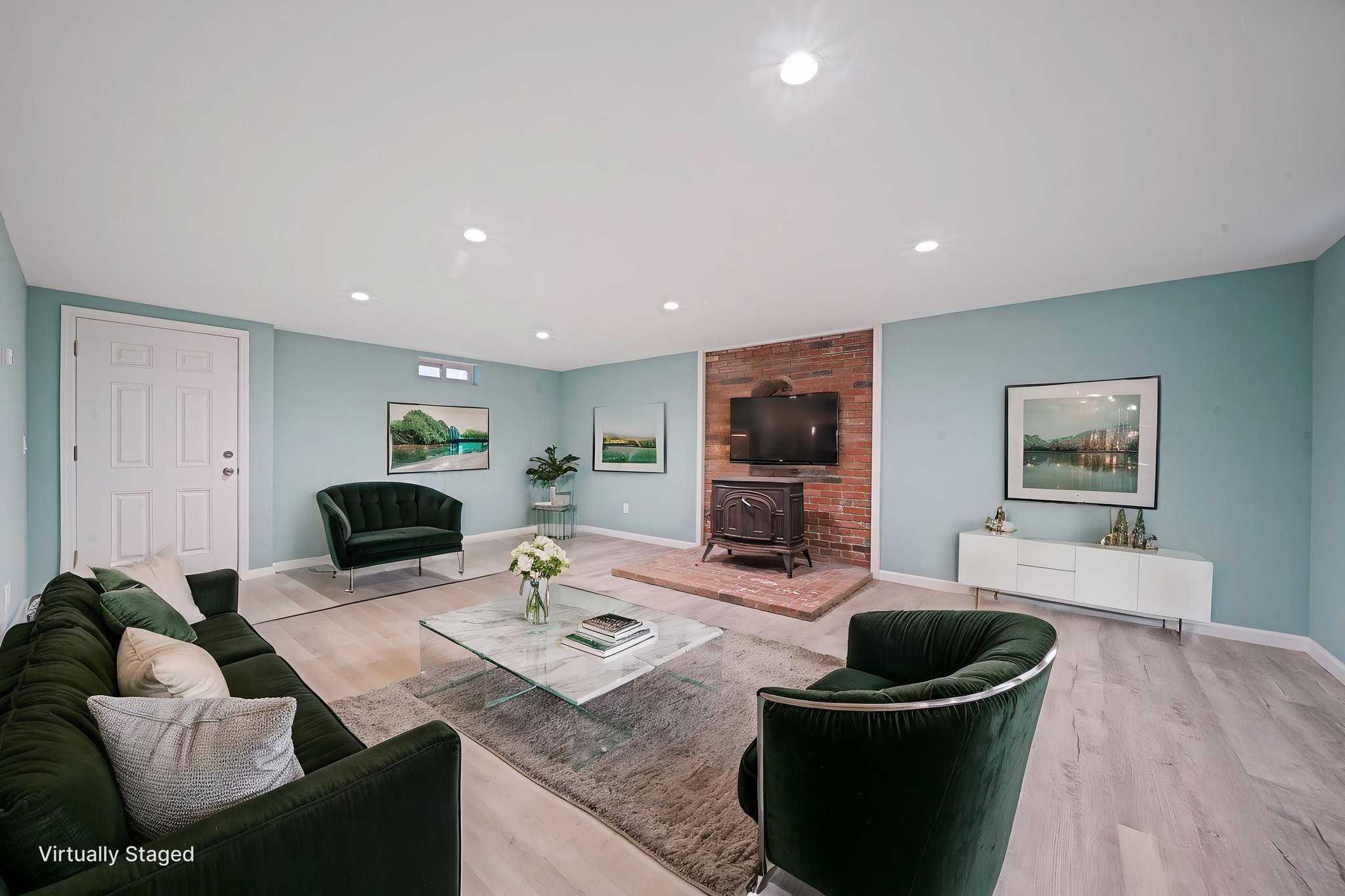 18708 Final 0040 virtually staged.jpeg