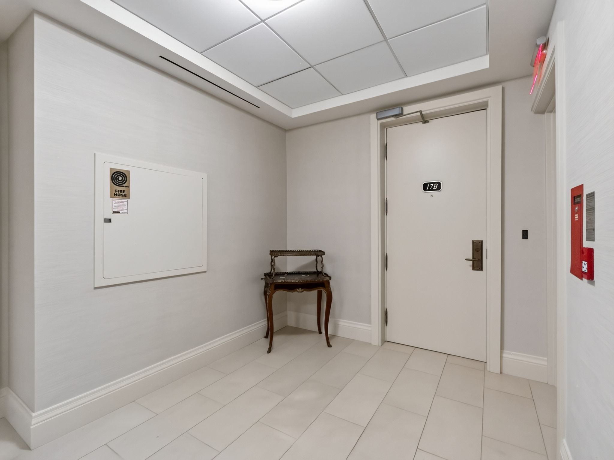 1 St Thomas St 17b Toronto, ON M5S 3M5