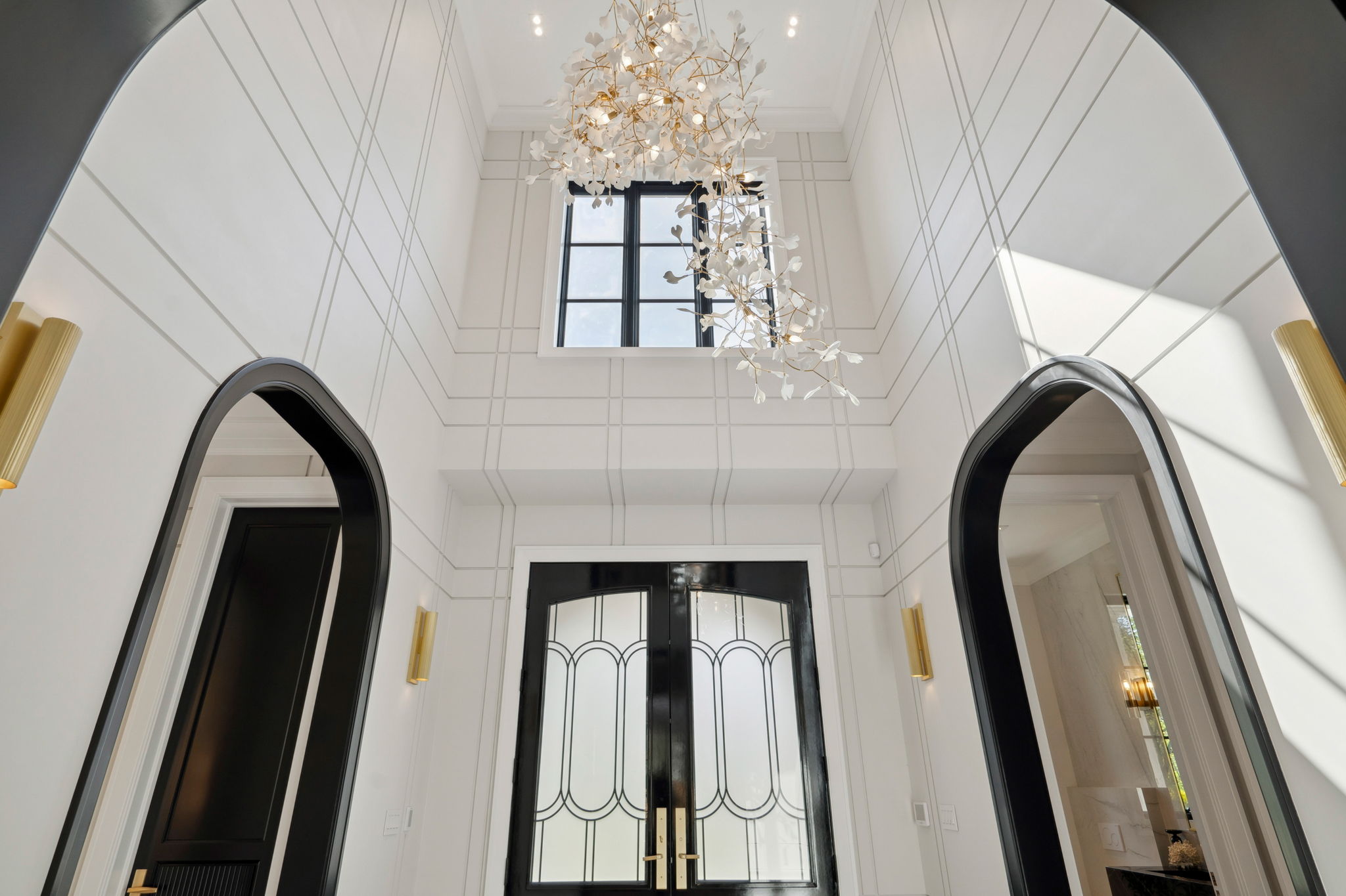 Grand Foyer with chandelier at 1 Sunflower Court. Site by cranemedia.com, Photo by amazingphotovideo.com